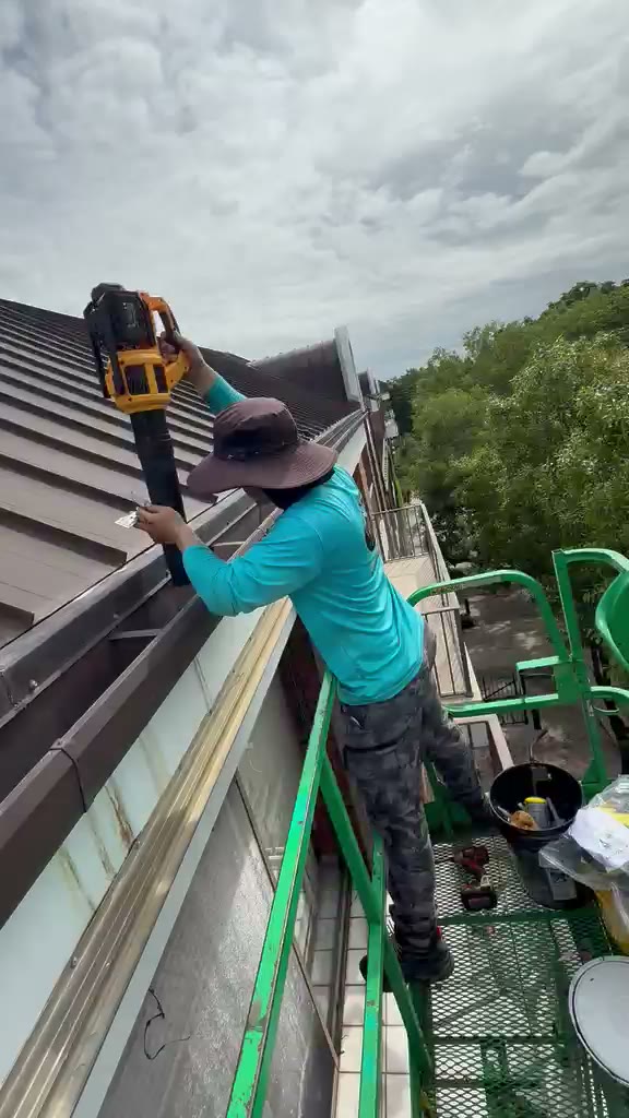 Still frame from a Joya General Services job video