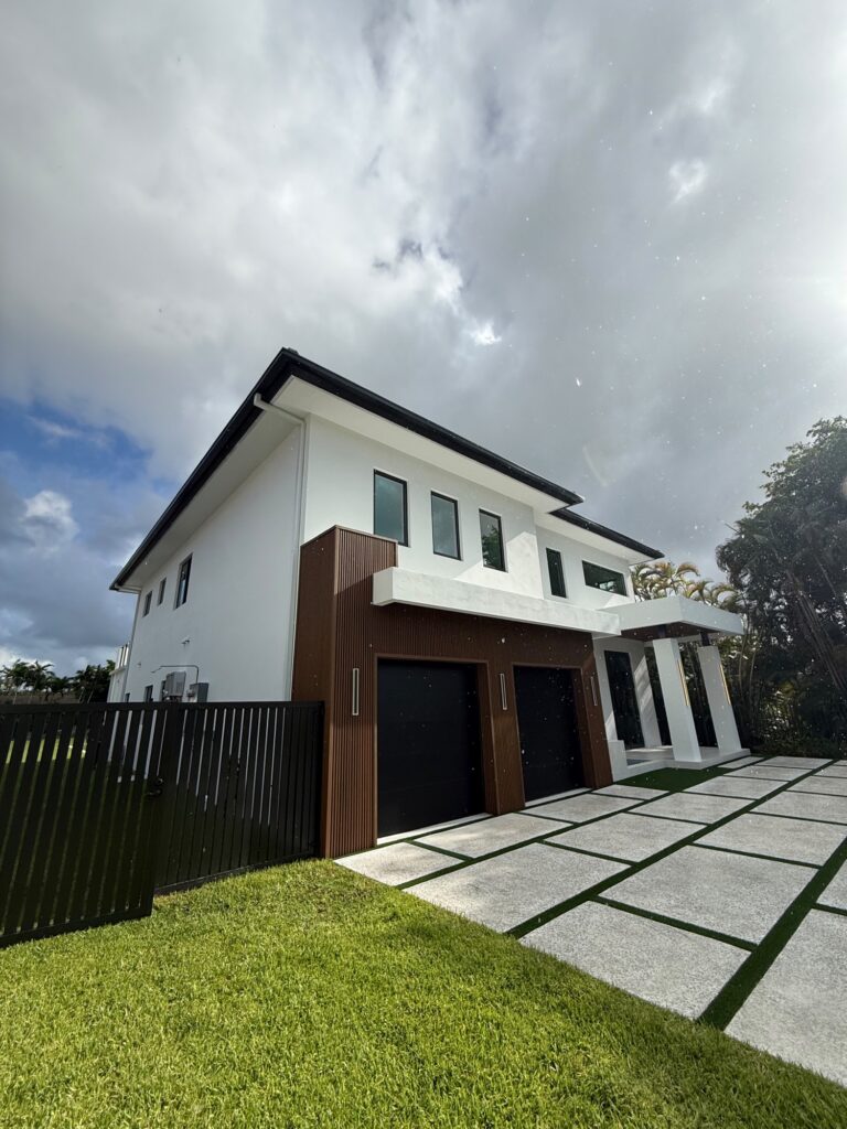 Seamless aluminium guttering installed in Opa-locka, Florida