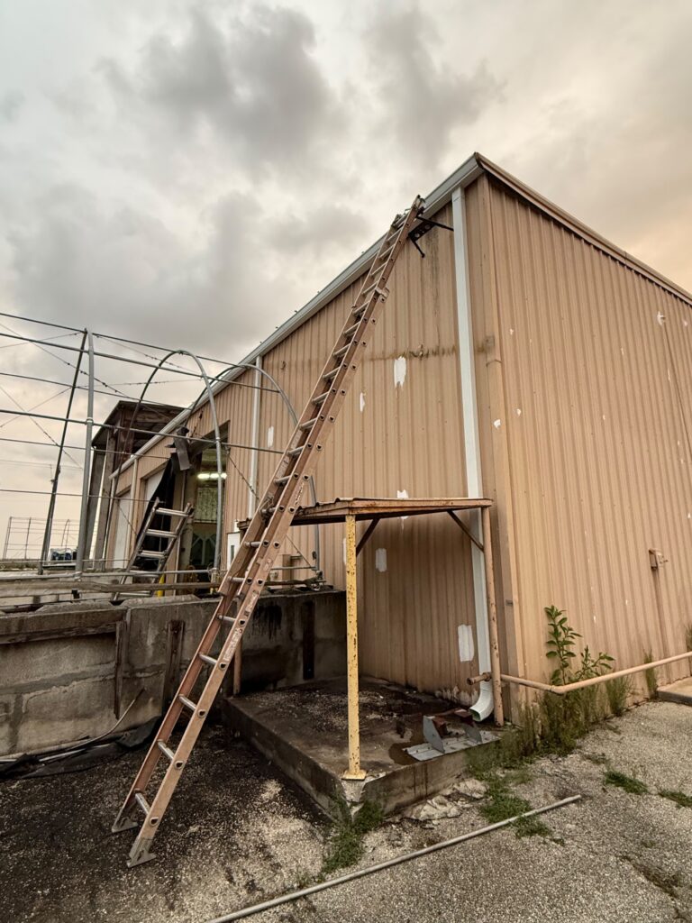 Seamless aluminium guttering installed in Opa-locka, Florida