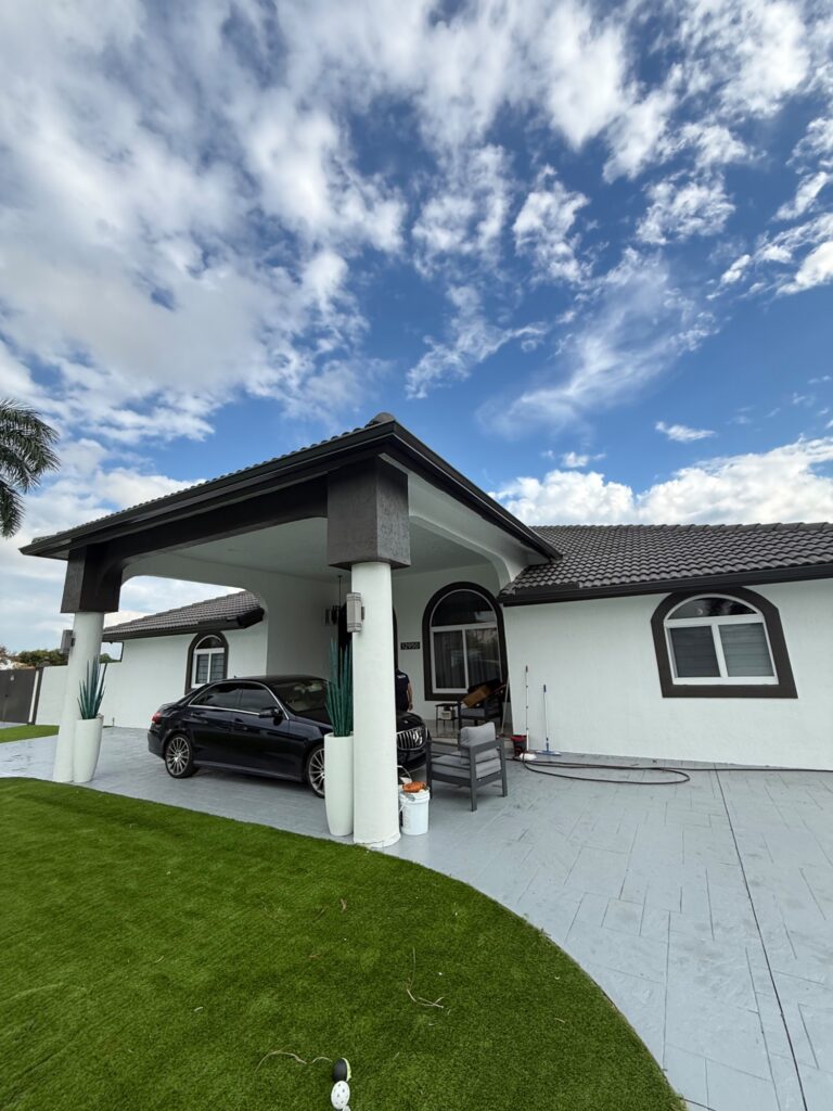 Seamless aluminium guttering installed in Opa-locka, Florida