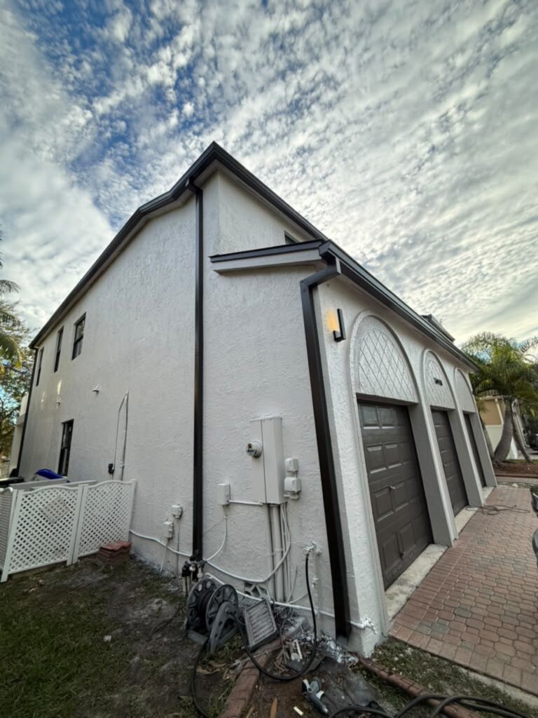 Seamless aluminium guttering installed in Opa-locka, Florida