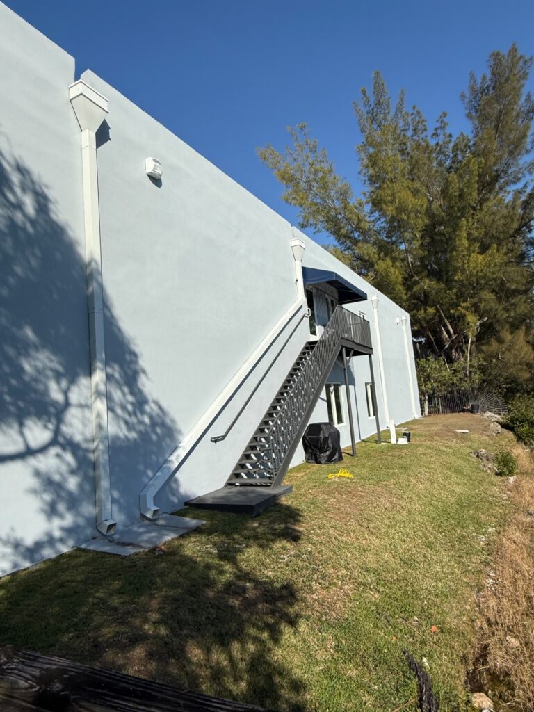 Seamless aluminium guttering installed in Opa-locka, Florida