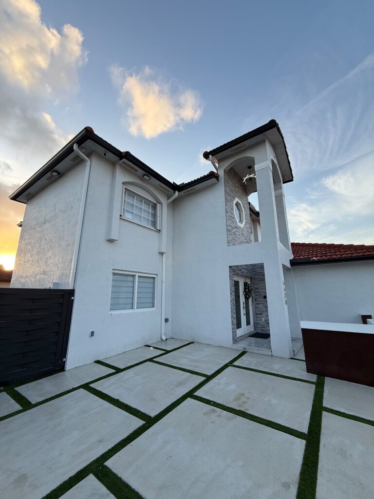 New gutter run fitted along a roofline in Miami, Florida