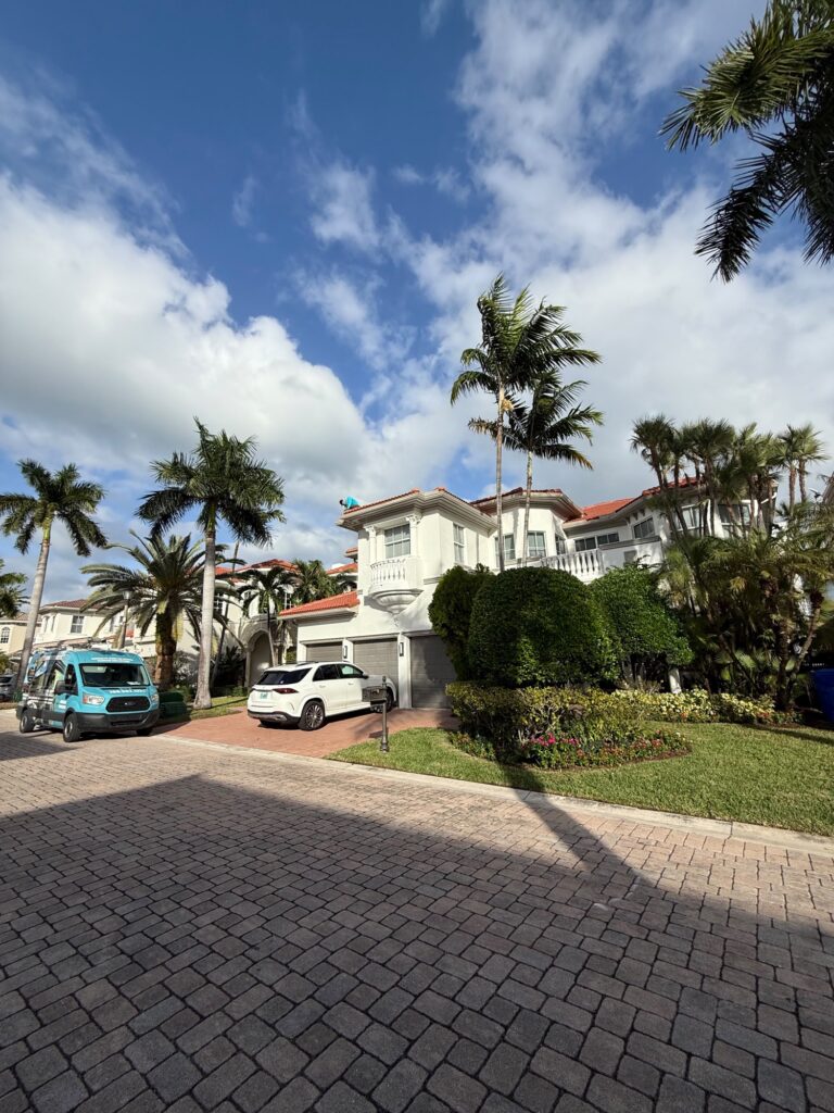 Seamless aluminium guttering installed in Opa-locka, Florida