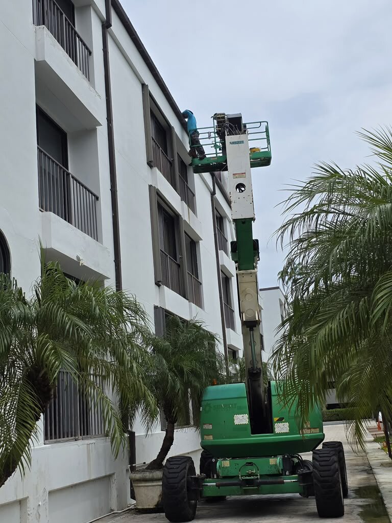 Gutter work completed by Joya General Services in South Florida